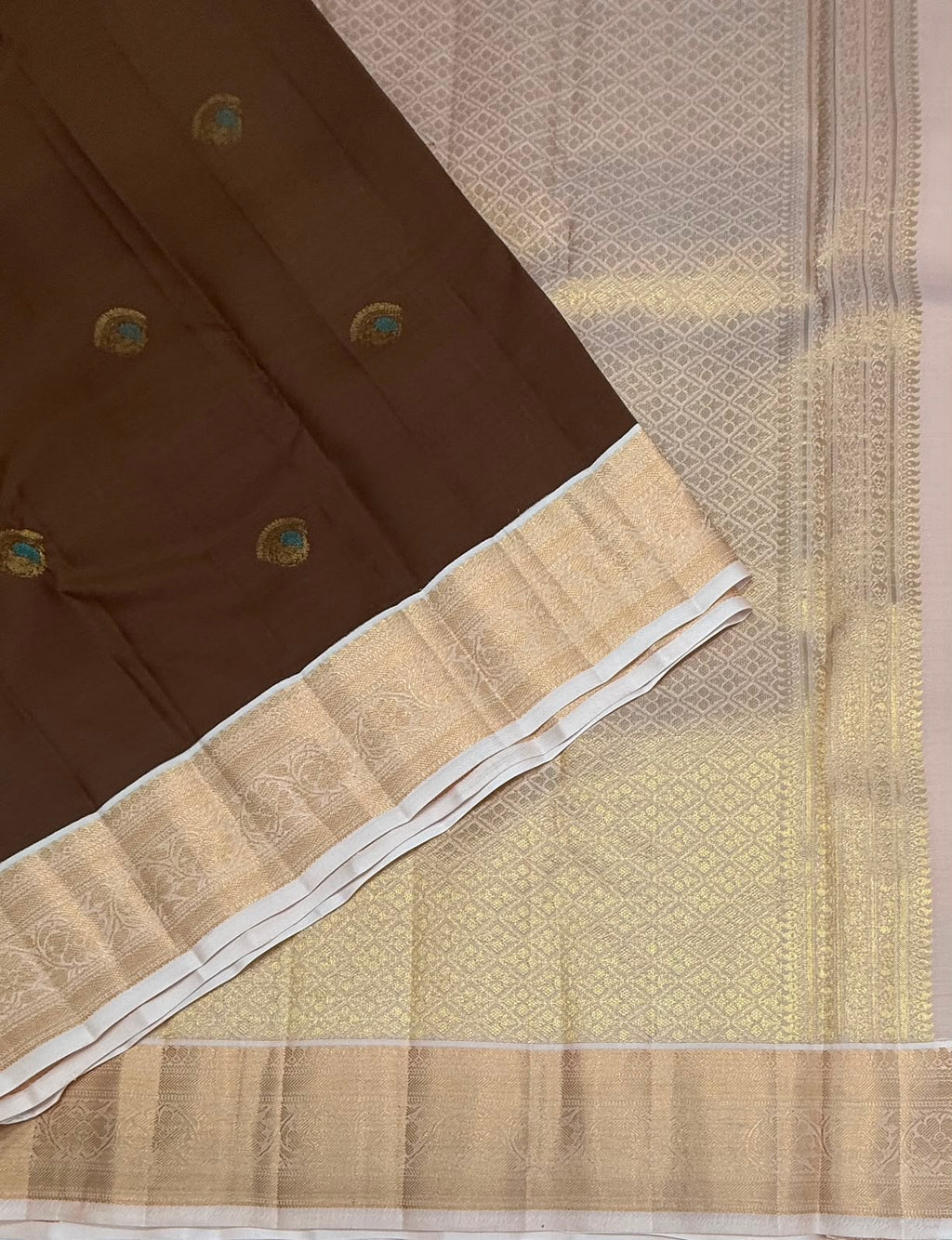 VSM480 - brown color body, sandal color pallu , blouse.