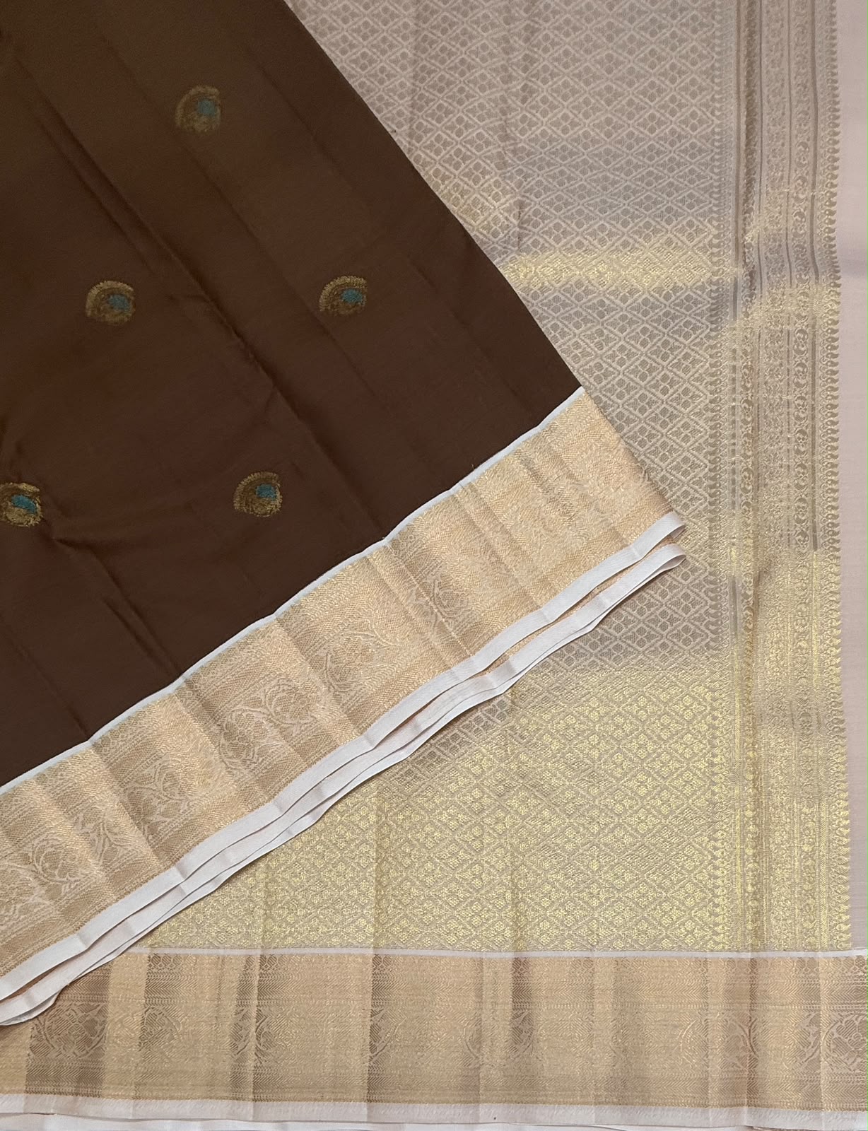 VSM480 - brown color body, sandal color pallu , blouse.