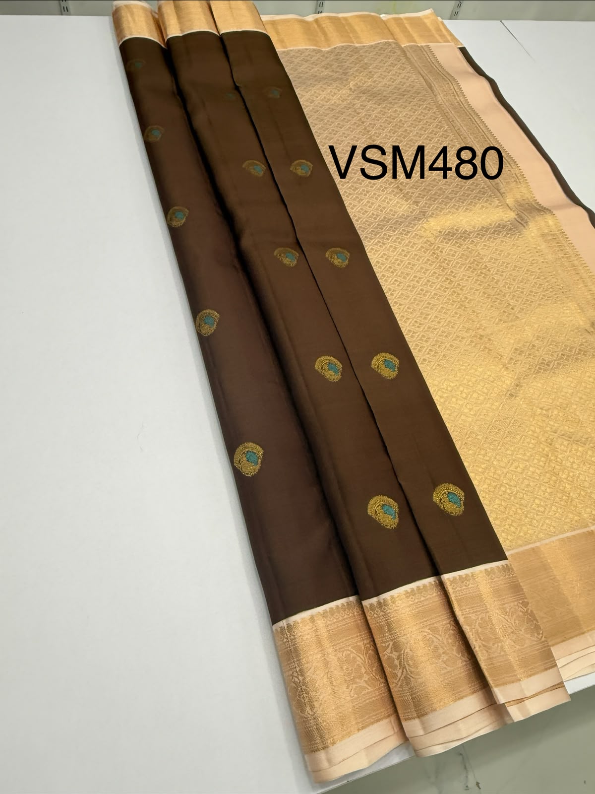 VSM480 - brown color body, sandal color pallu , blouse.