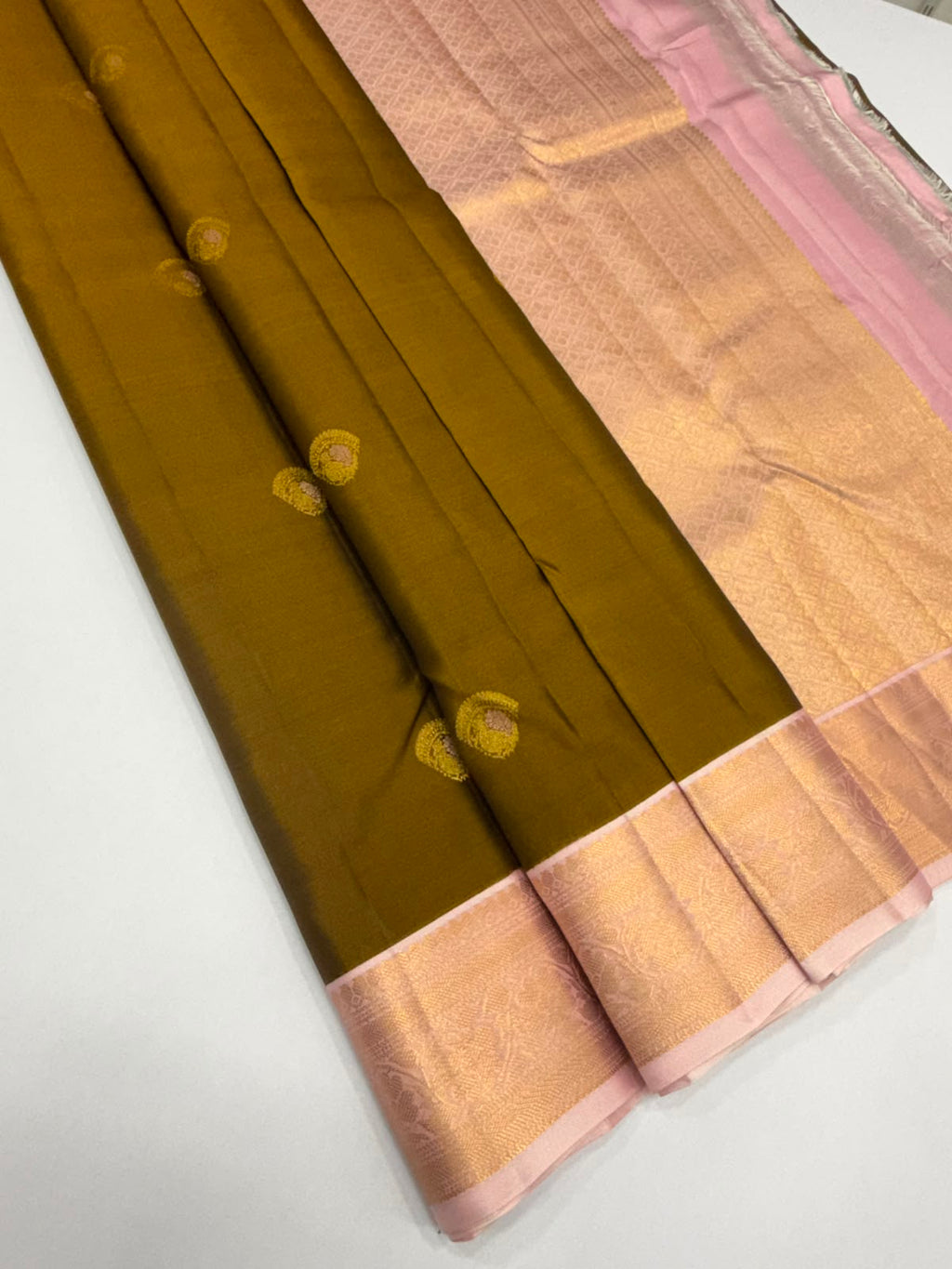 VSM476 - honey brown color body, baby pink color pallu , blouse.