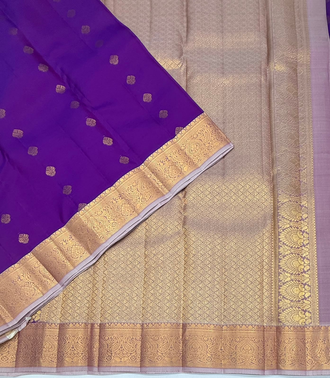VSM475 - violet color body, pastel lavender color pallu , blouse.