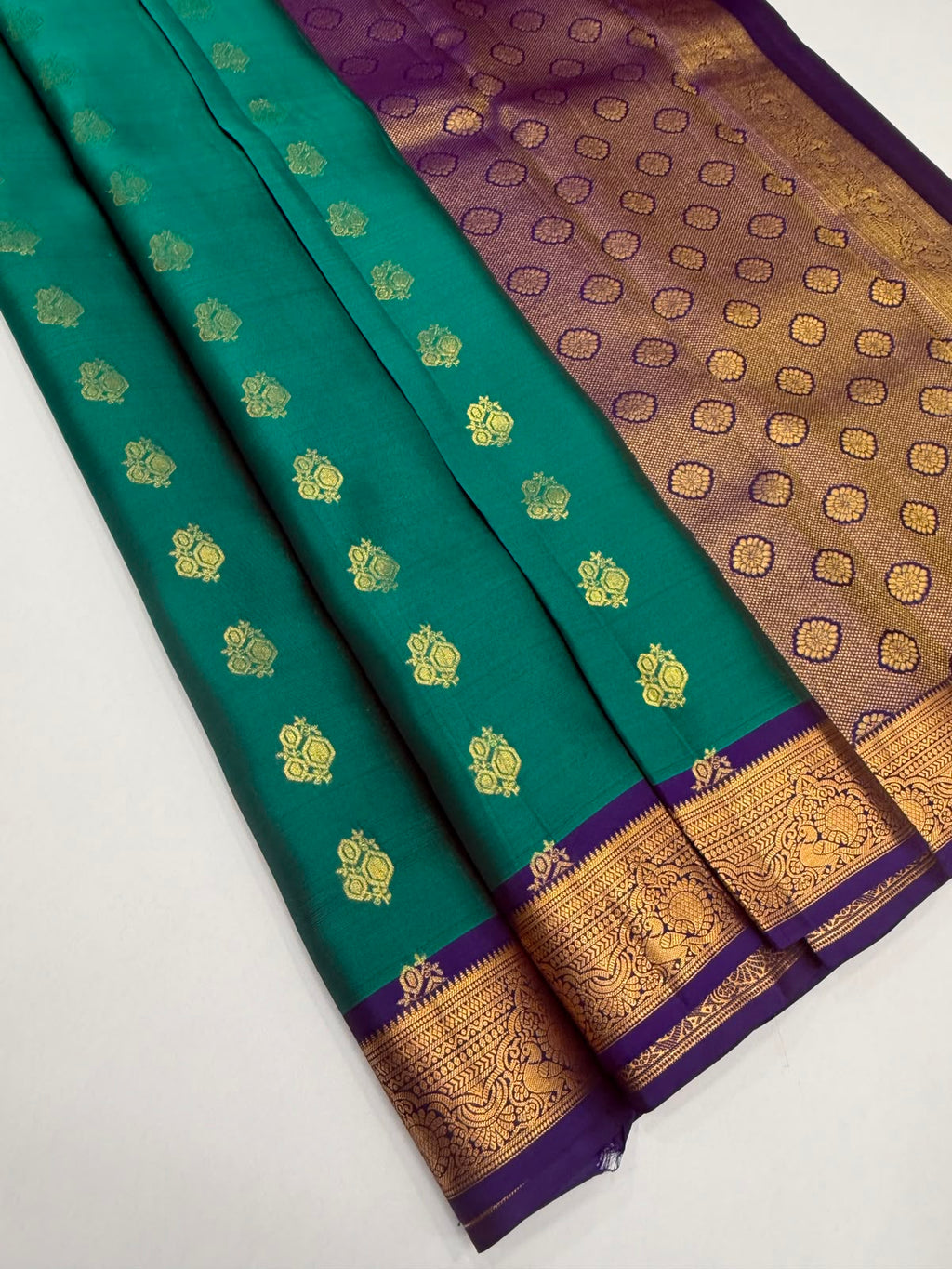 VSM474 - peacock green color body, violet color pallu , blouse.
