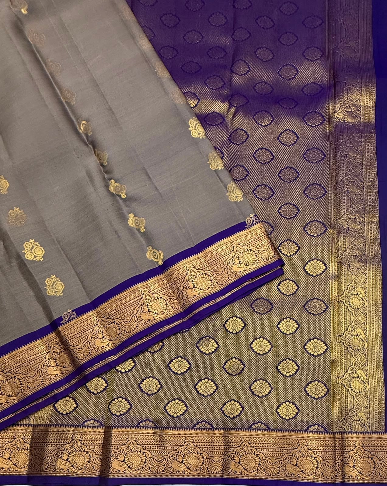 VSM473 - dark grey color body, violet color pallu , blouse.