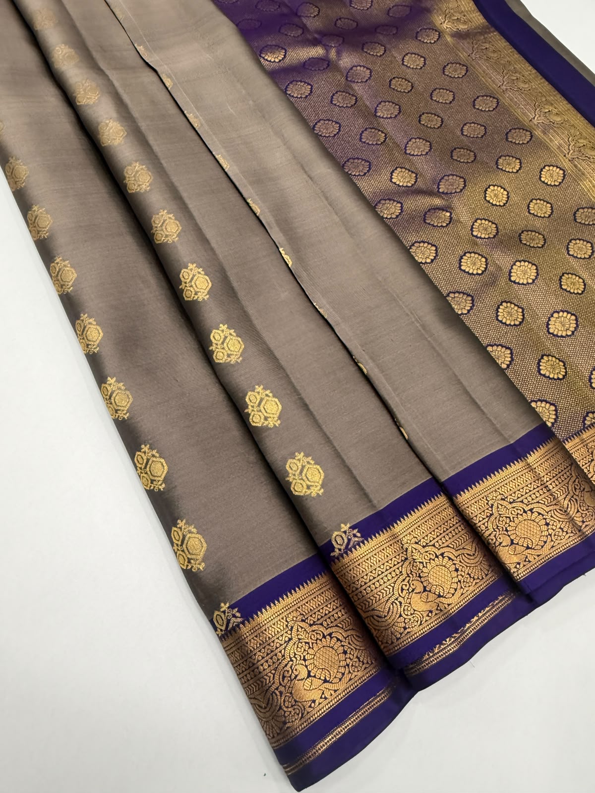 VSM473 - dark grey color body, violet color pallu , blouse.