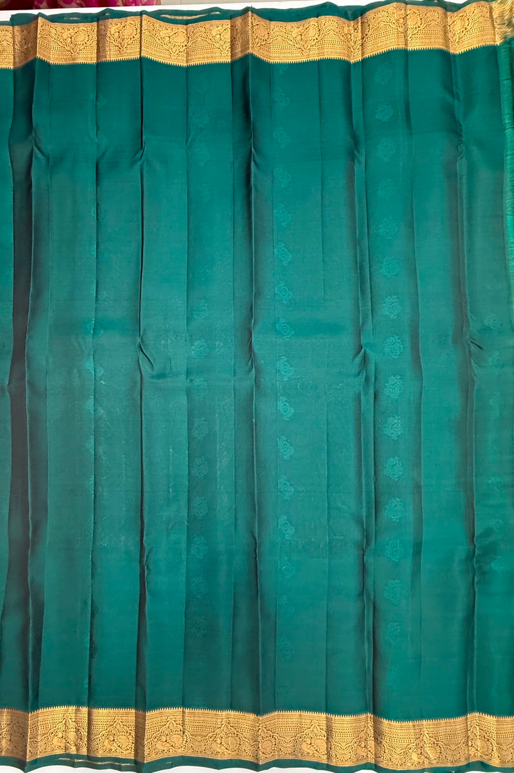 VSM472 - mehandi green color body, peacock green color pallu , blouse.