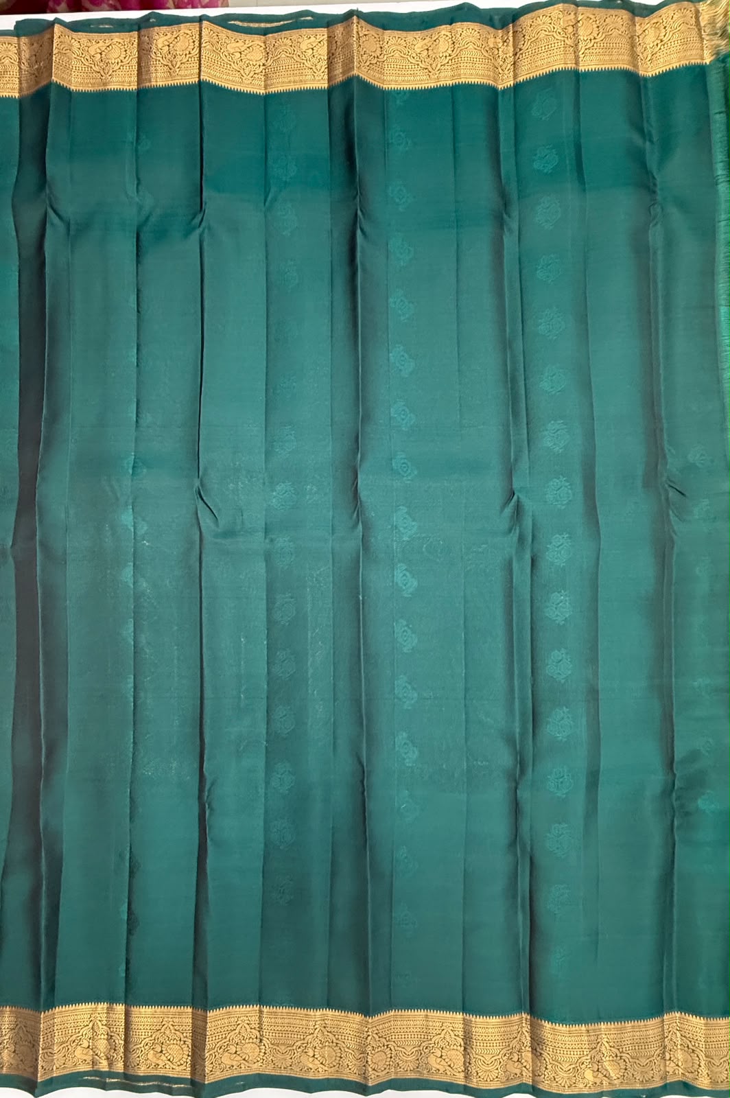 VSM472 - mehandi green color body, peacock green color pallu , blouse.