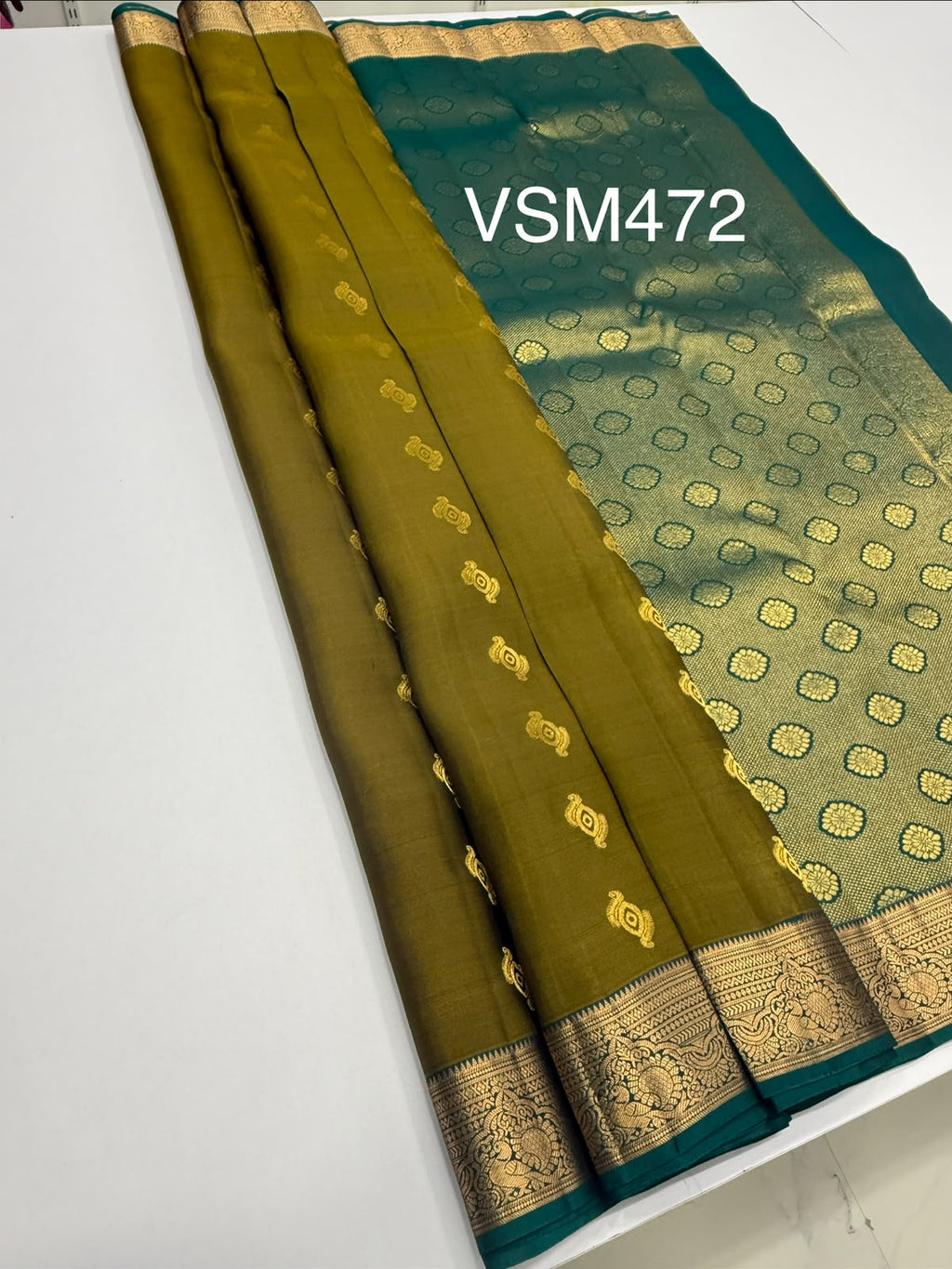VSM472 - mehandi green color body, peacock green color pallu , blouse.