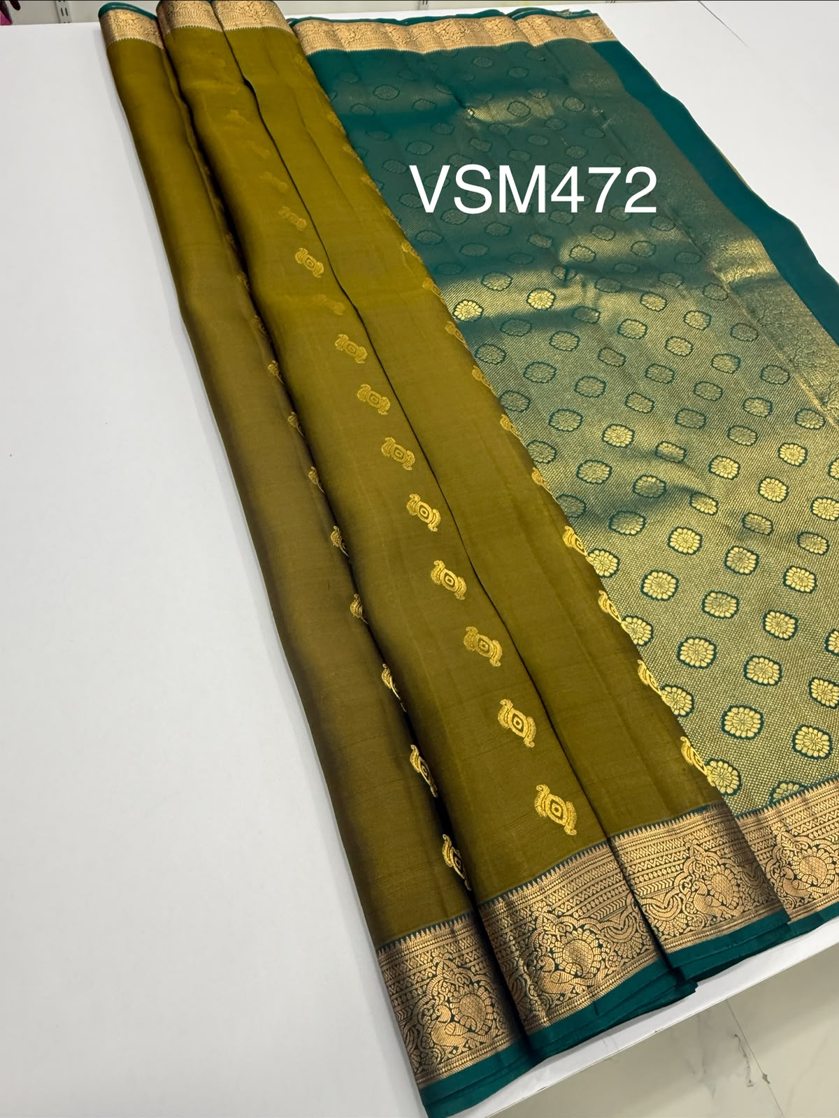 VSM472 - mehandi green color body, peacock green color pallu , blouse.