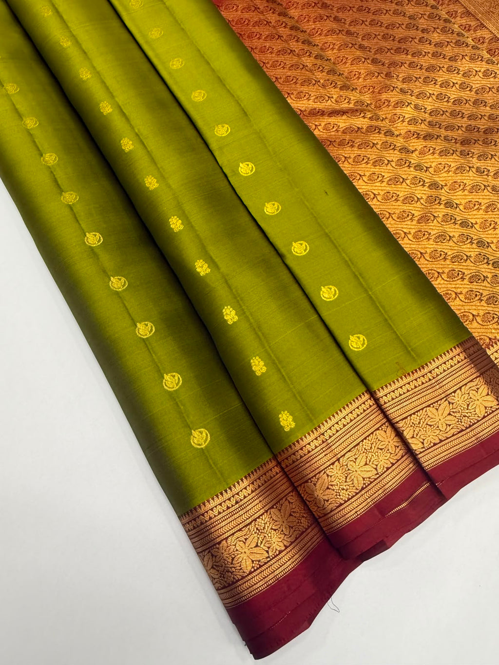 VSM471 - olive green color body, maroon color pallu , blouse.