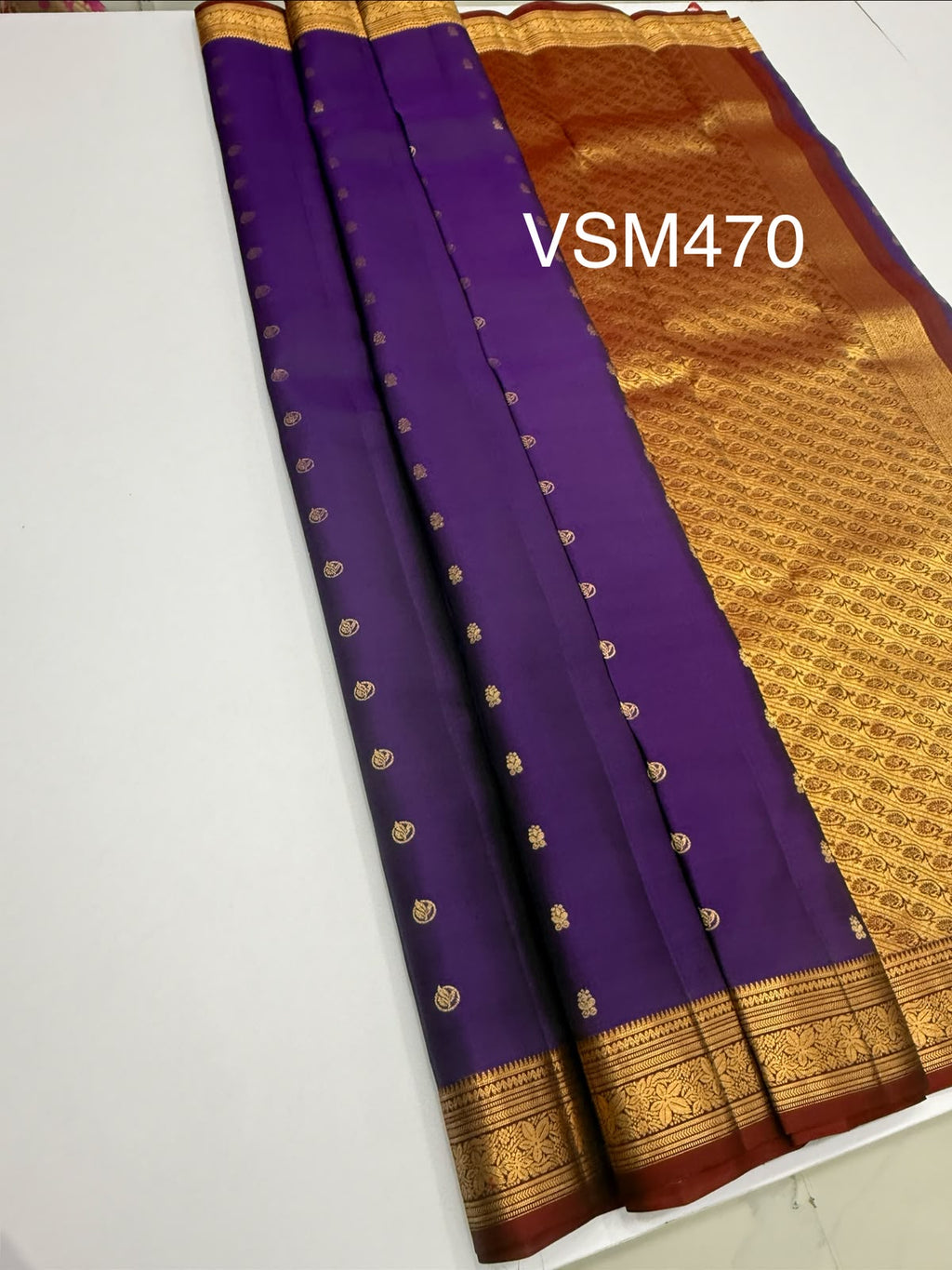 VSM470 - violet color body, maroon color pallu , blouse.