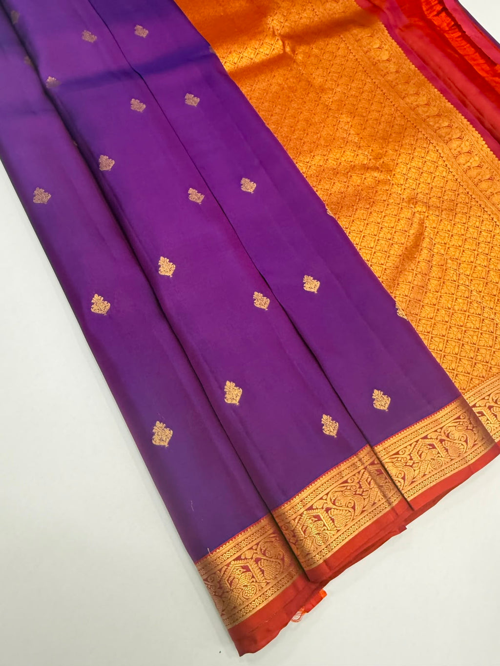 VSM468 - violet color body, pinkish orange color pallu , blouse.