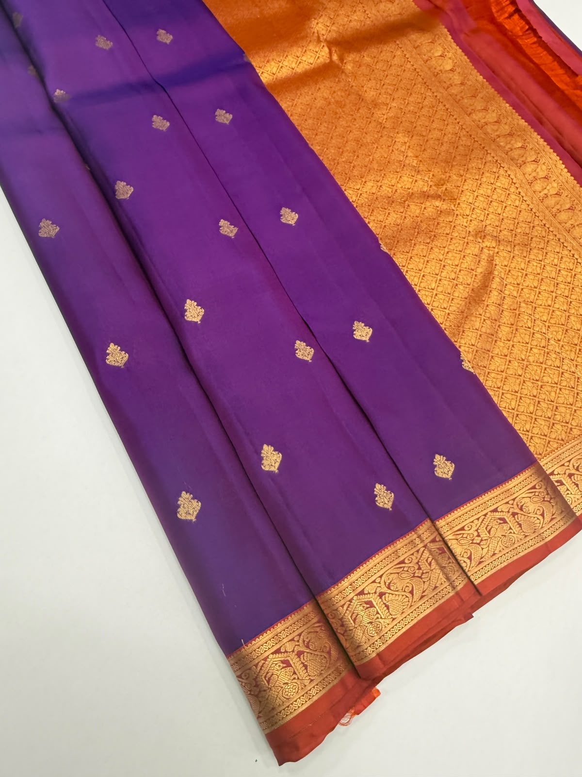 VSM468 - violet color body, pinkish orange color pallu , blouse.