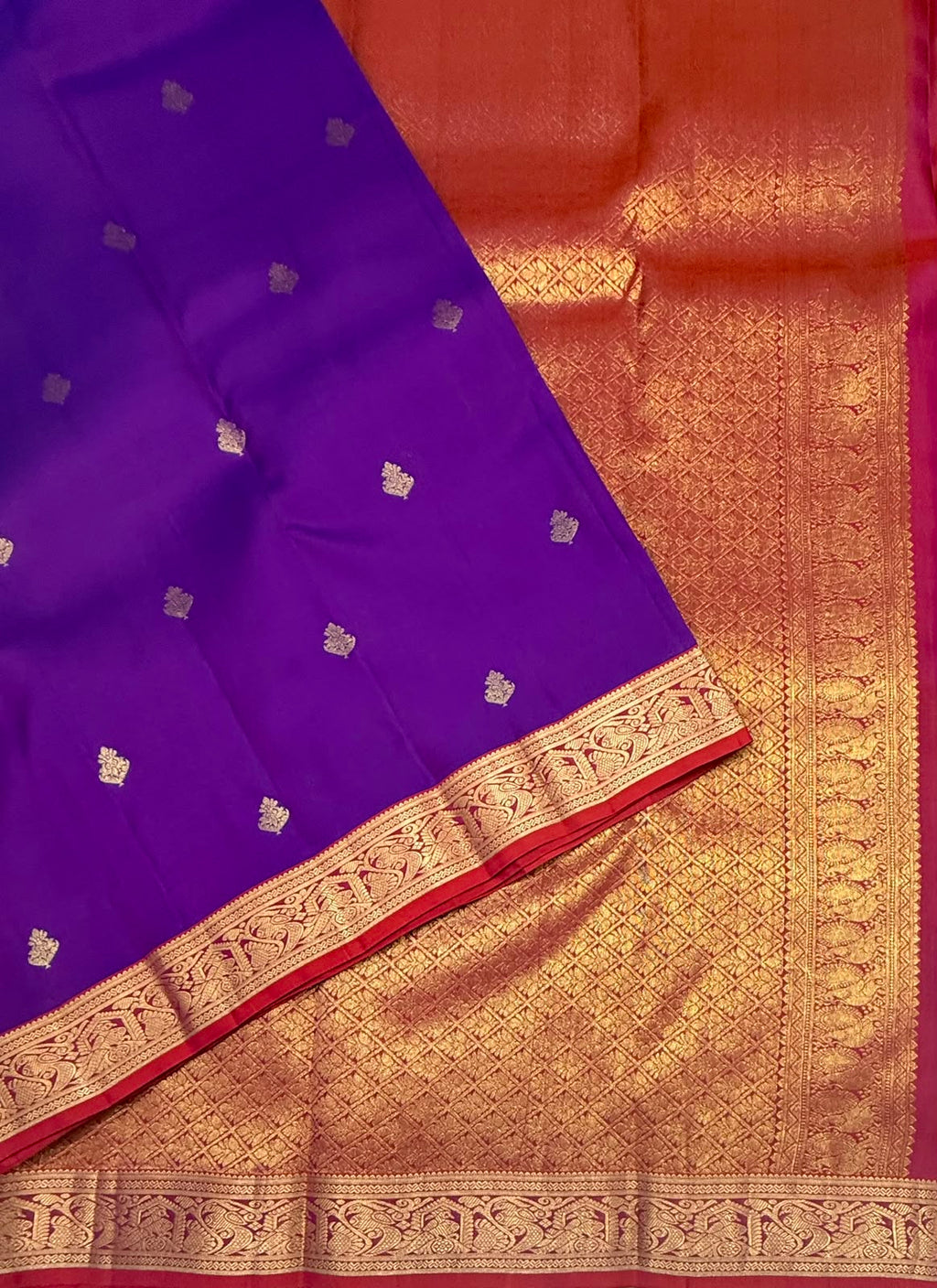 VSM468 - violet color body, pinkish orange color pallu , blouse.