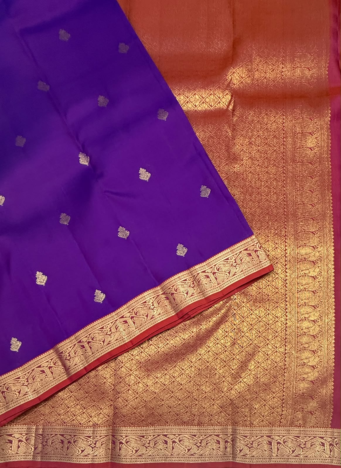 VSM468 - violet color body, pinkish orange color pallu , blouse.