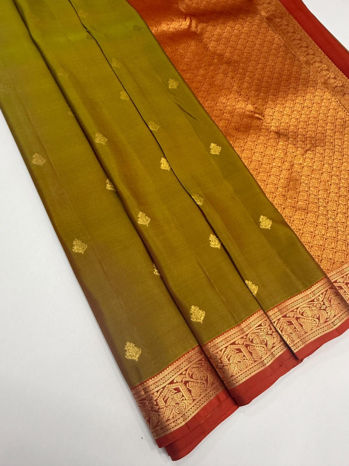 VSM467 - dual green color body, rust orange color pallu , blouse.