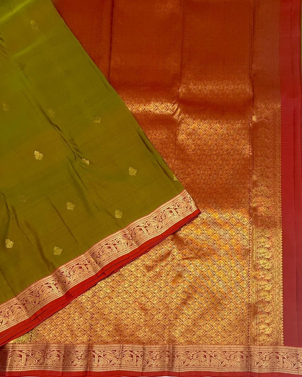 VSM467 - dual green color body, rust orange color pallu , blouse.