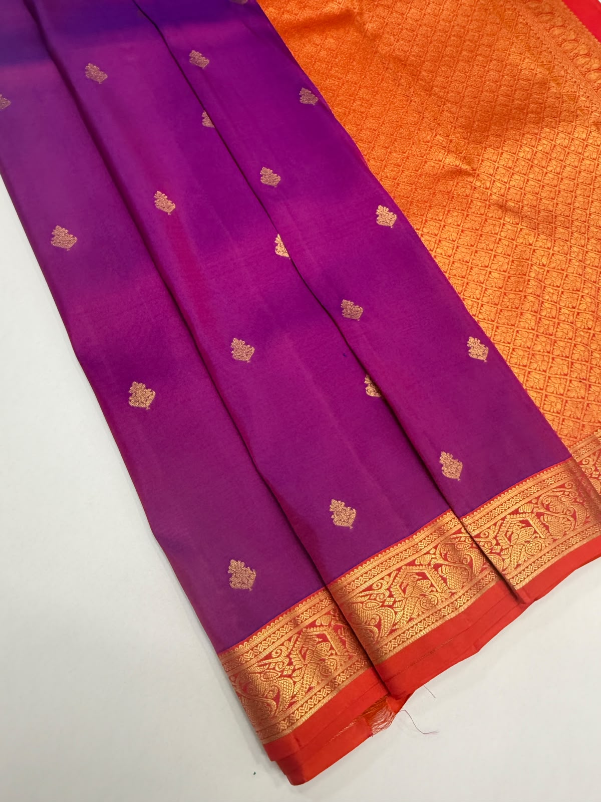 VSM466 - purple color body, pinkish orange color pallu , blouse.