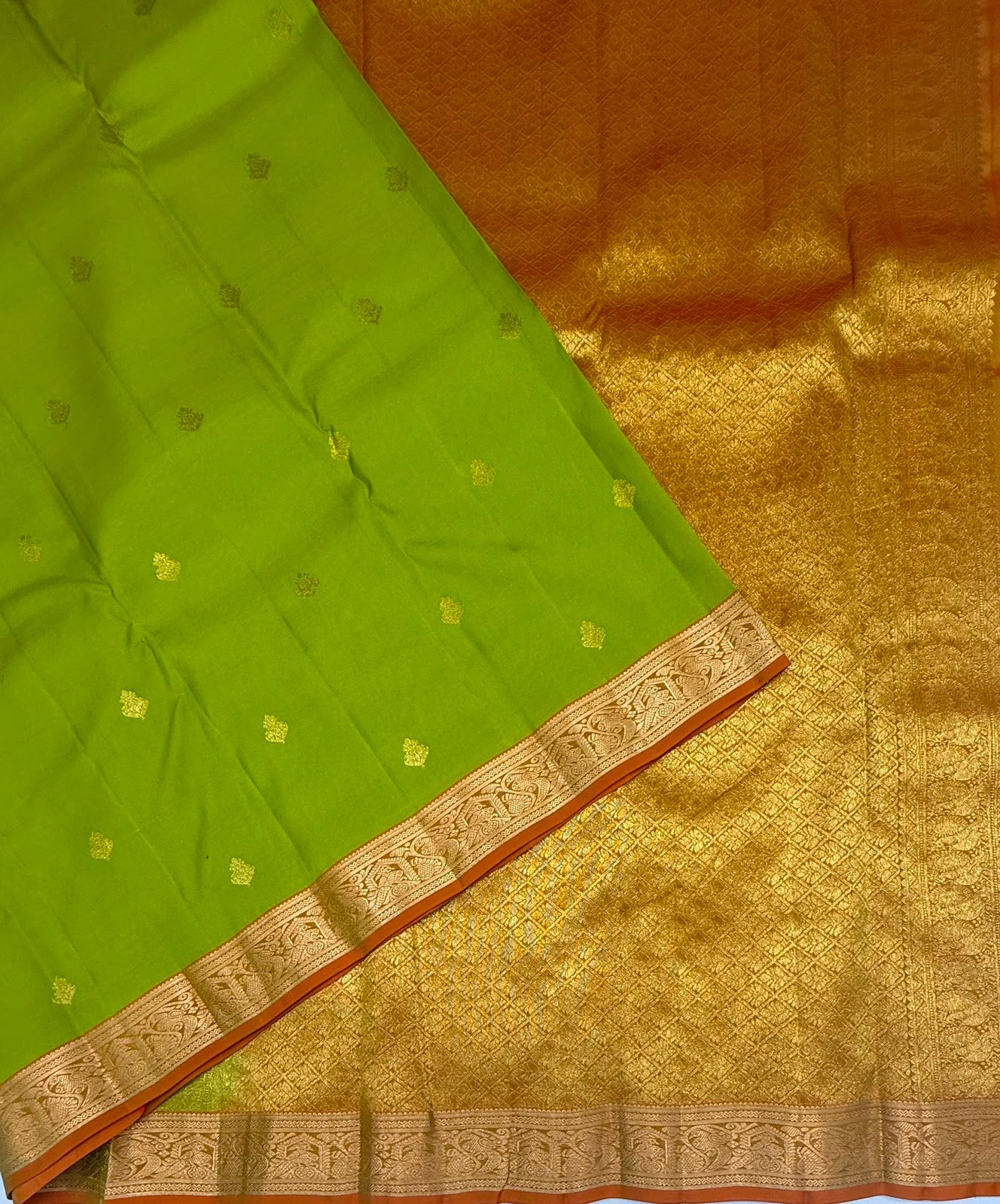 VSM463 - green color body, orange color pallu , blouse.