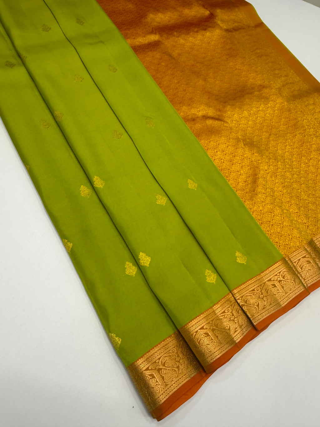VSM463 - green color body, orange color pallu , blouse.