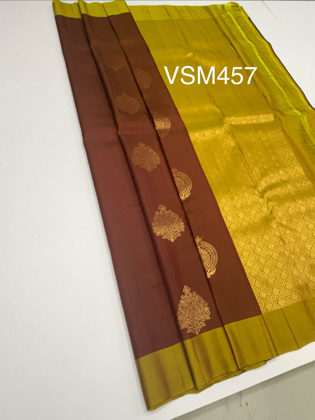 VSM457 - maroon color body, dual green color pallu , blouse.