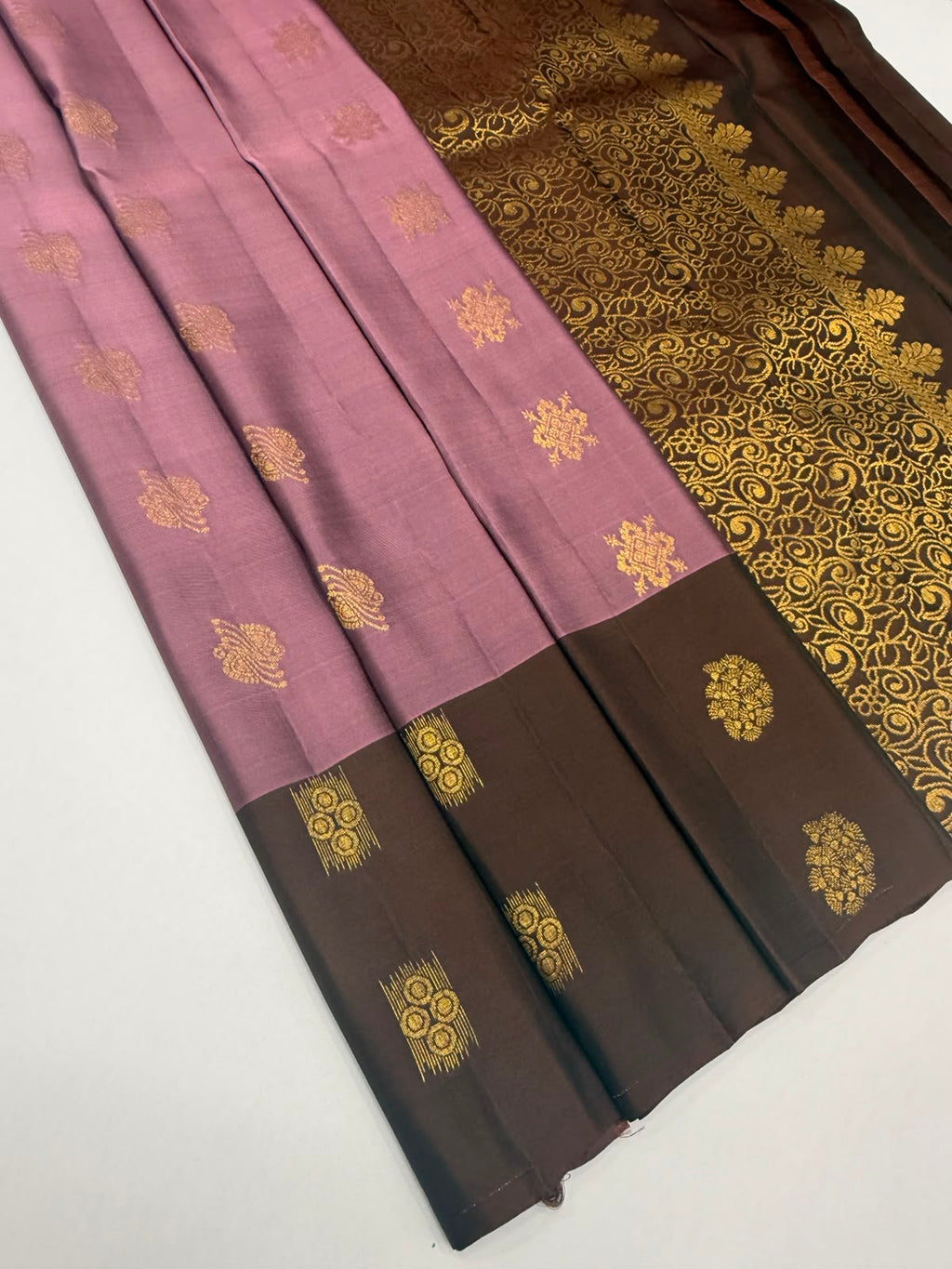 VSM456 - lavender color body, dark brown color pallu , blouse.