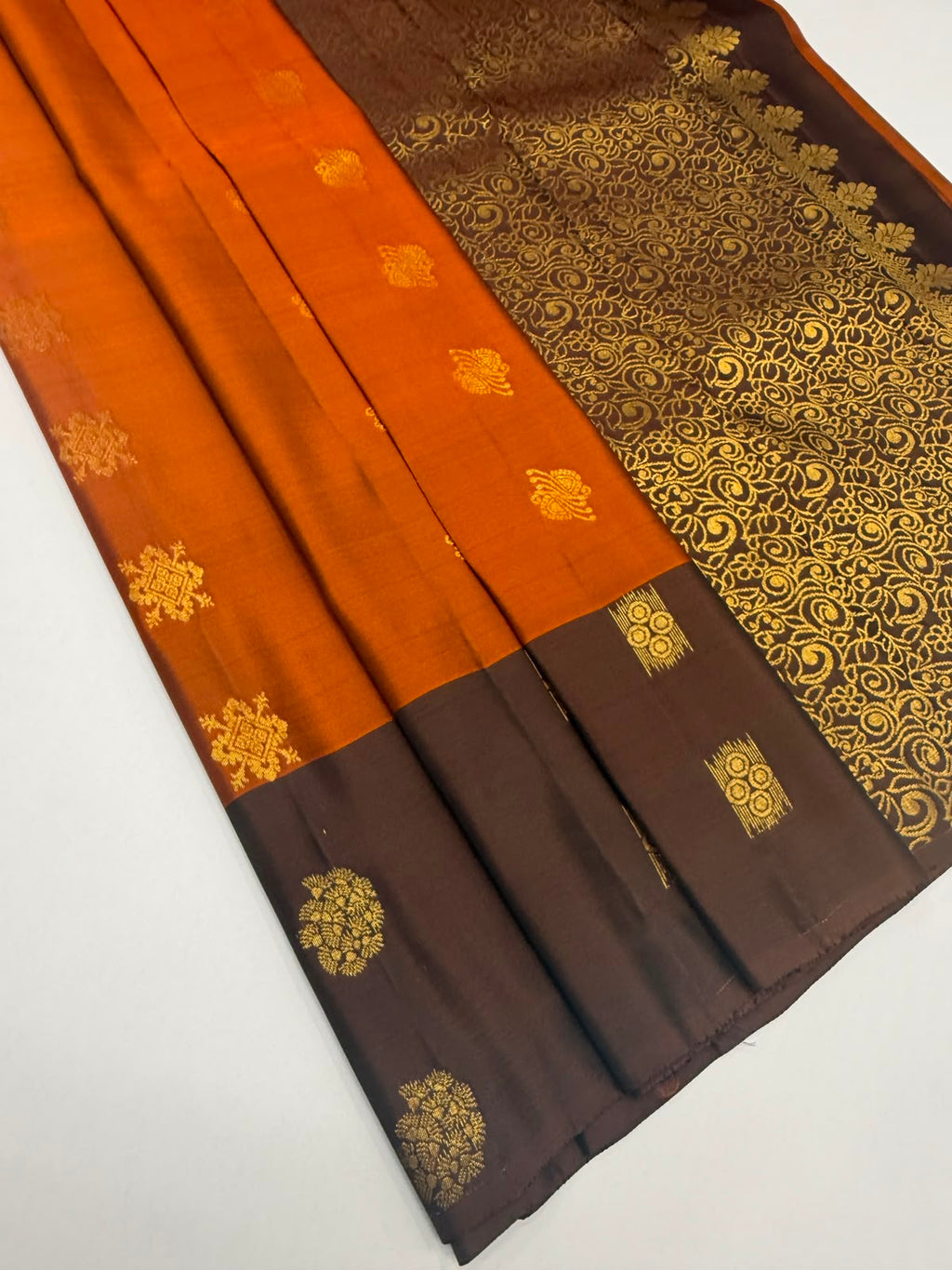 VSM455 - rust color body, dark brown color pallu , blouse.
