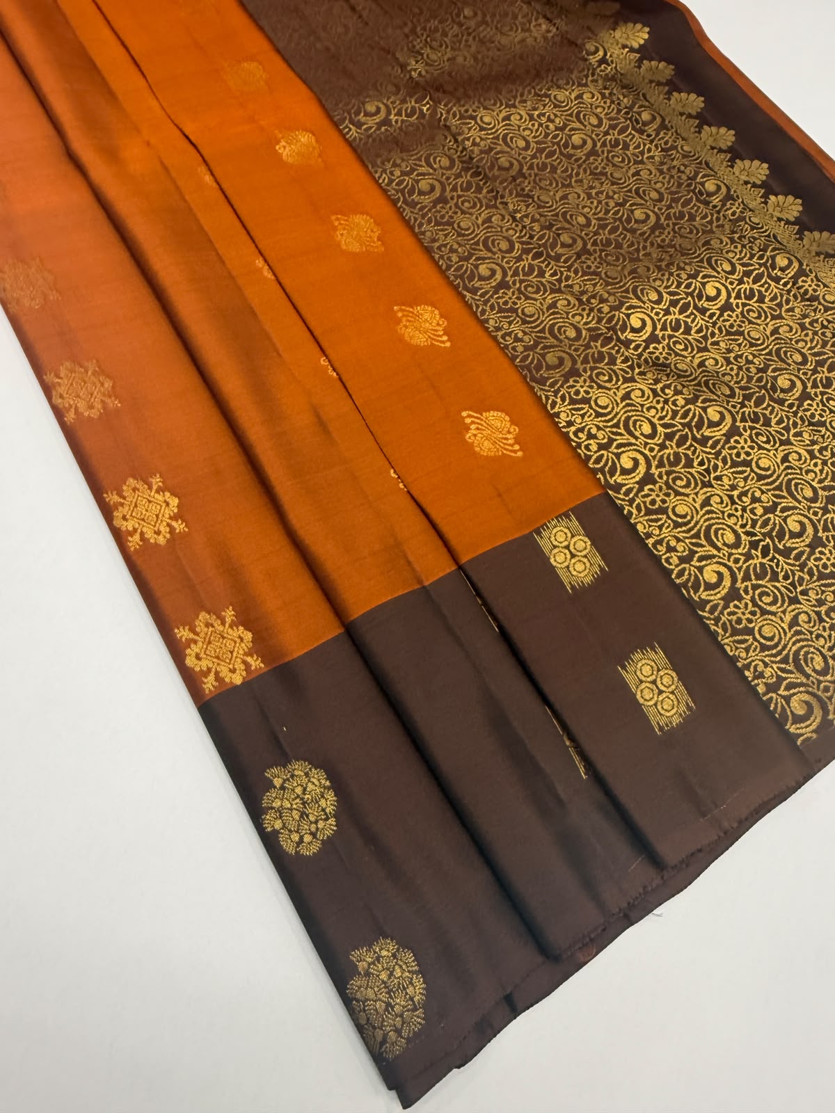 VSM455 - rust color body, dark brown color pallu , blouse.