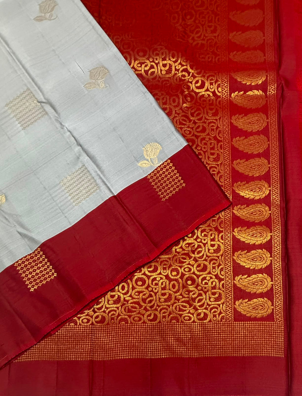 VSM454 - grey color body, maroon color pallu , blouse.