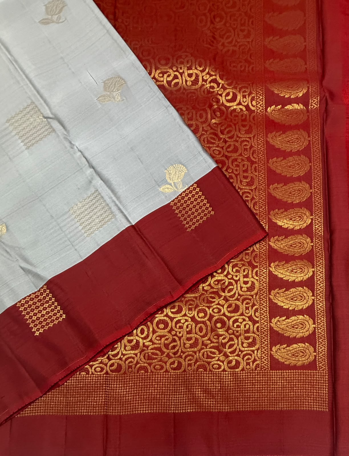 VSM454 - grey color body, maroon color pallu , blouse.