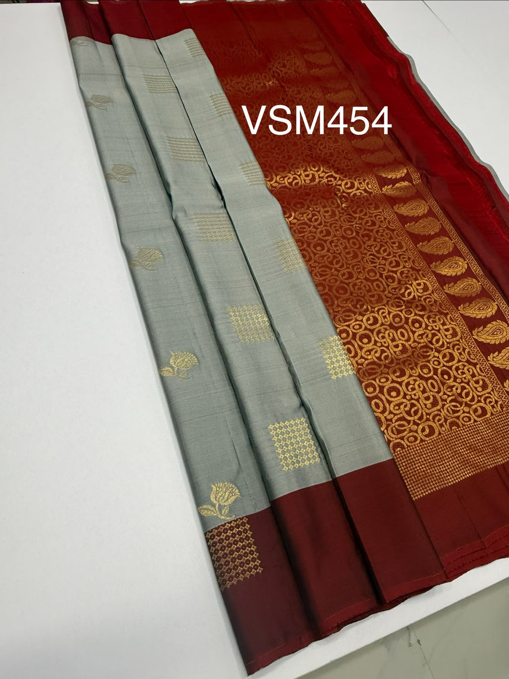 VSM454 - grey color body, maroon color pallu , blouse.