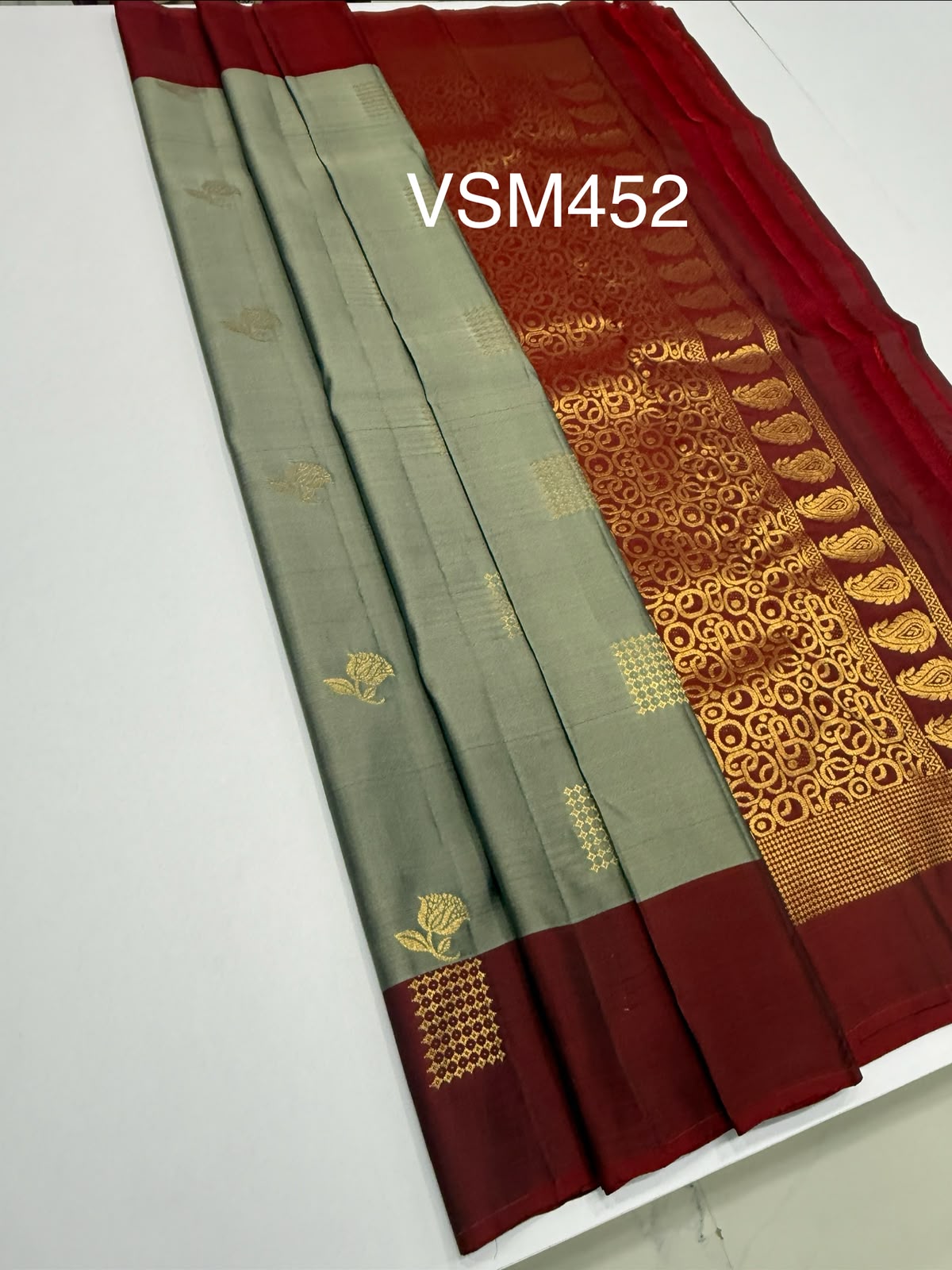 VSM452 - dark grey color body, maroon color pallu , blouse.