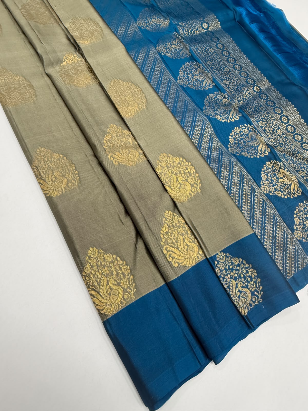 VSM449 - dark grey color body, peacock blue color pallu , blouse.