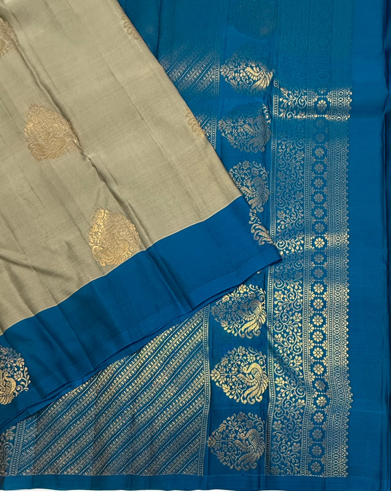 VSM449 - dark grey color body, peacock blue color pallu , blouse.