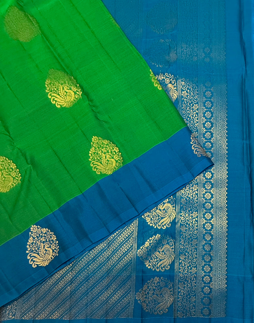 VSM448 - green color body, peacock blue color pallu , blouse.