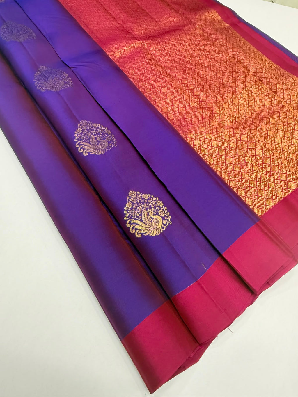 VSM447 - violet color body, dark purple color pallu , blouse.