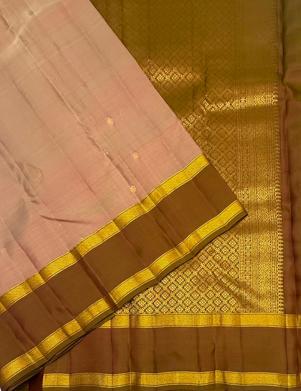 VSM445 - dual onion color body, dual green color pallu , blouse.