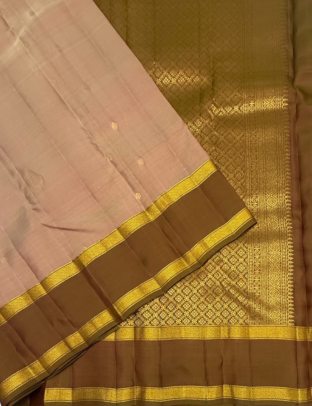 VSM445 - dual onion color body, dual green color pallu , blouse.