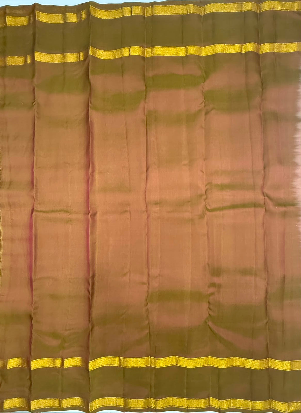VSM445 - dual onion color body, dual green color pallu , blouse.