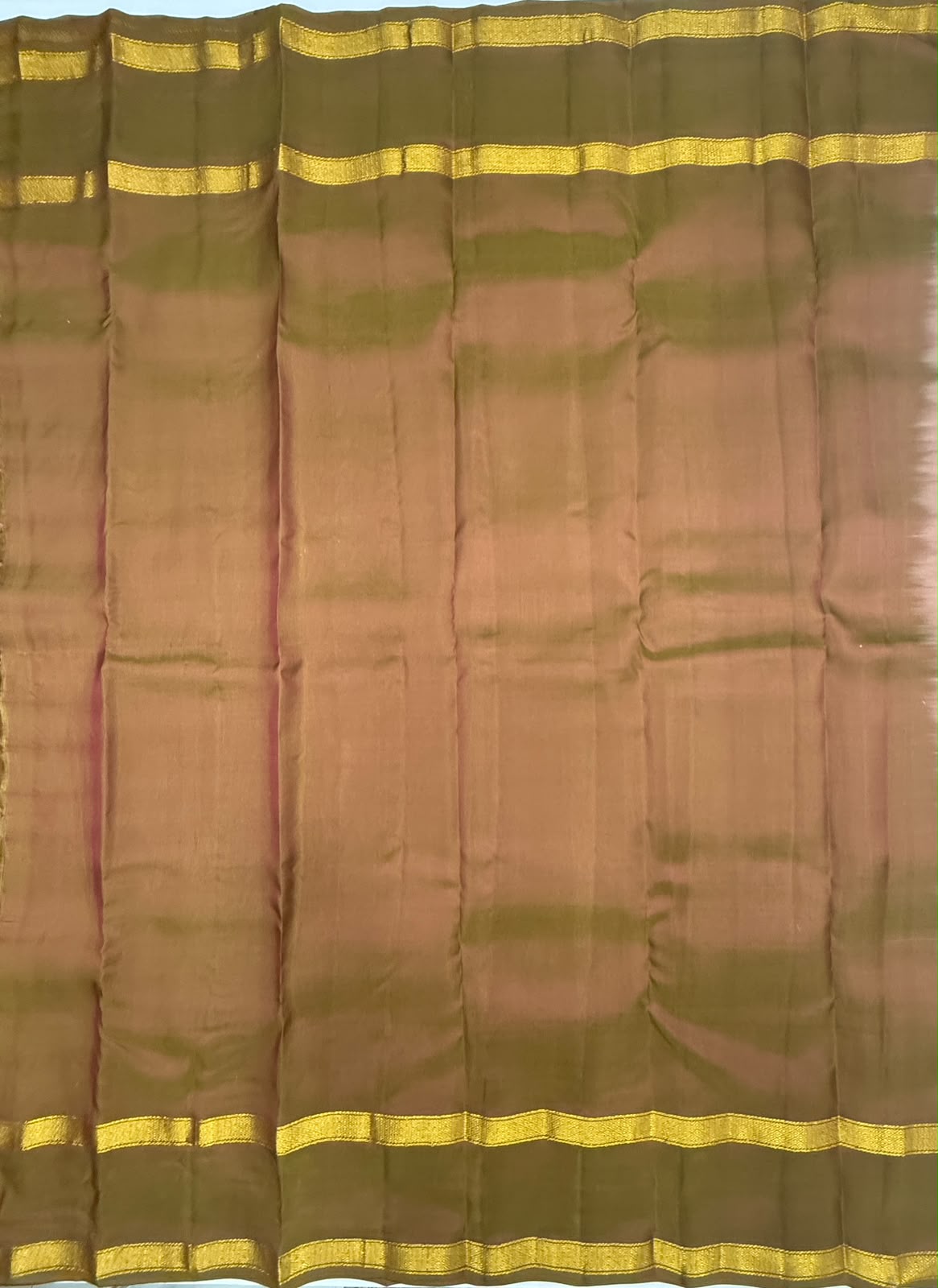 VSM445 - dual onion color body, dual green color pallu , blouse.