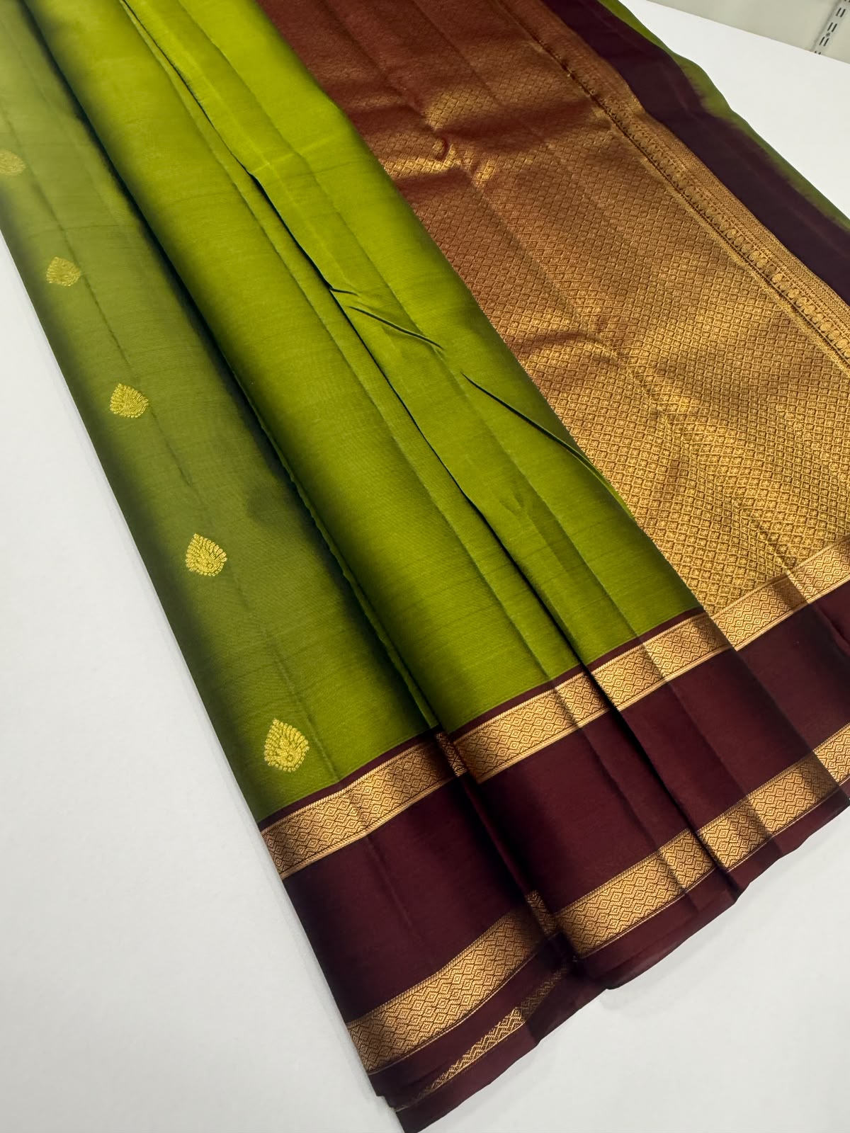 VSM444 - green color body, coffee brown color pallu , blouse