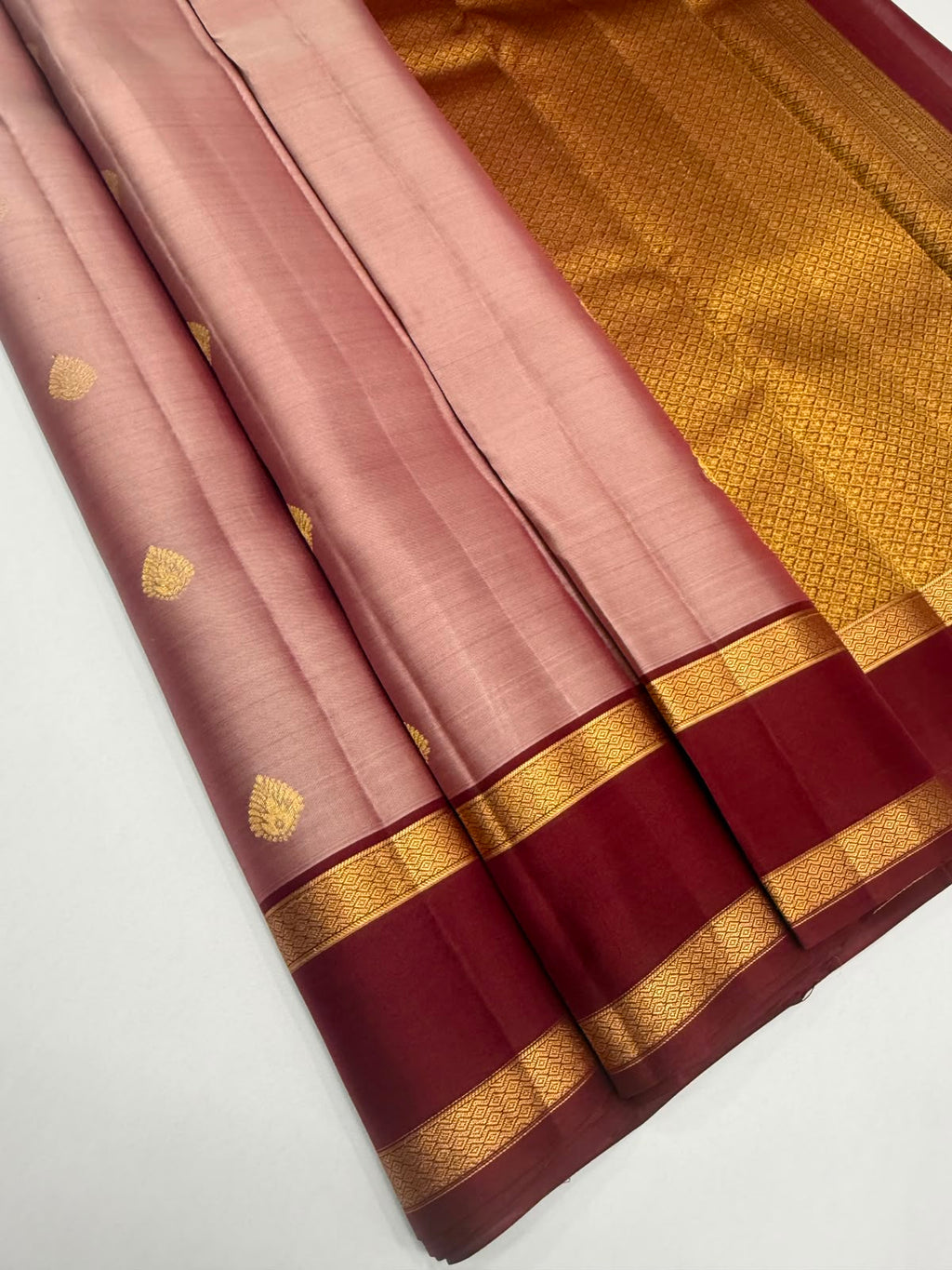 VSM443 - onion color body , maroon color pallu , blouse.