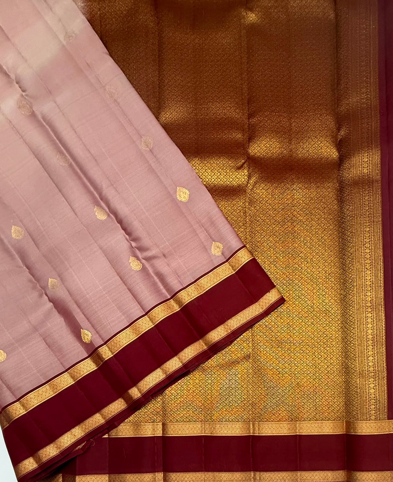 VSM443 - onion color body , maroon color pallu , blouse.