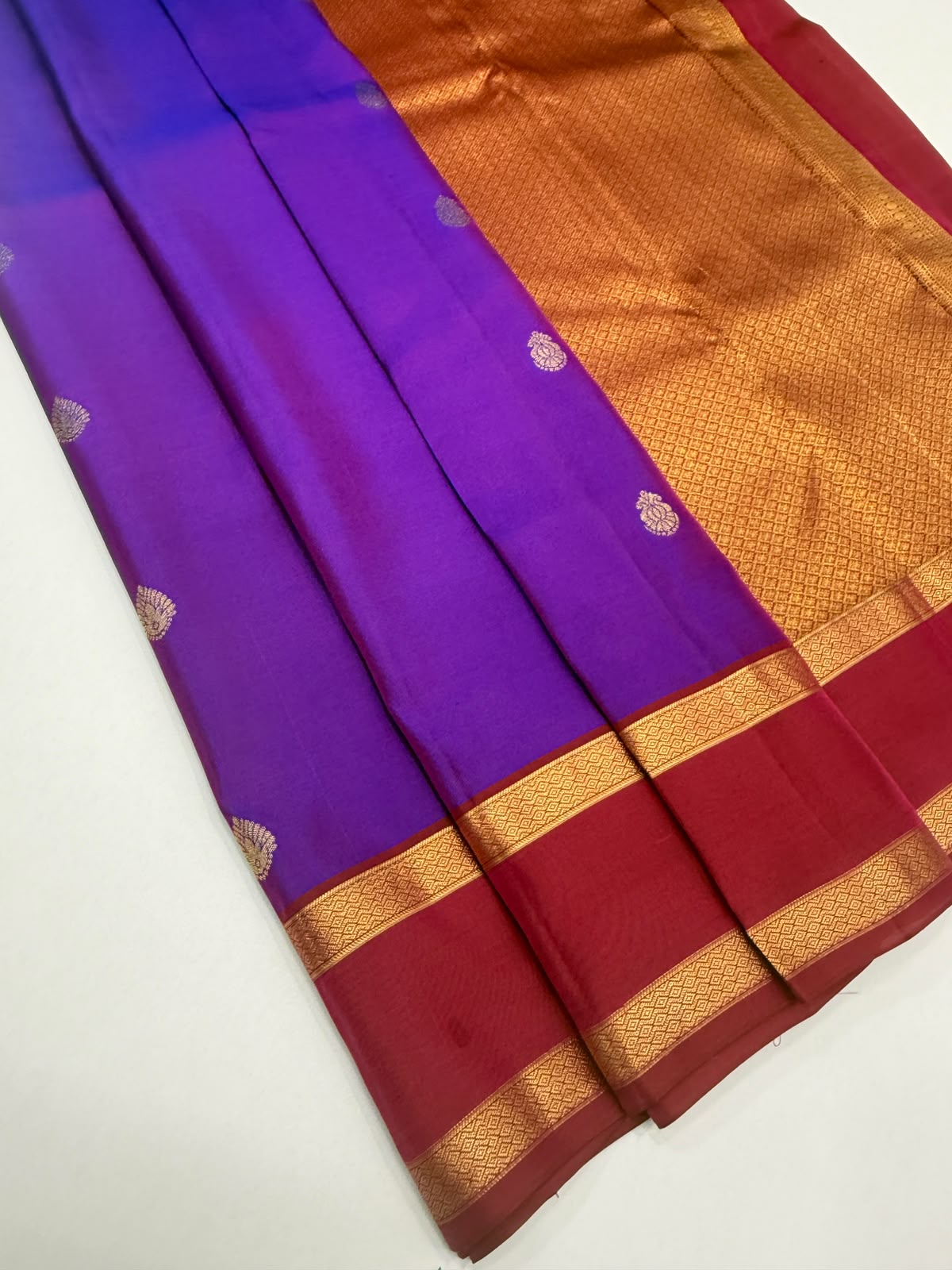 VSM442 - violet color body , purple color pallu , blouse.