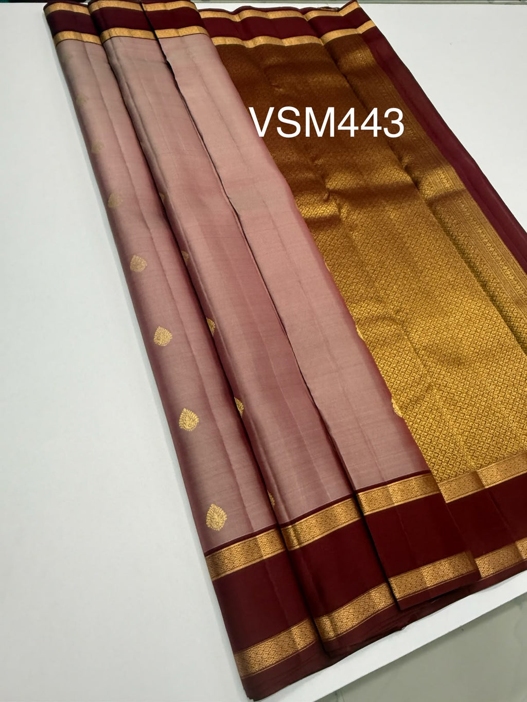 VSM443 - onion color body , maroon color pallu , blouse.