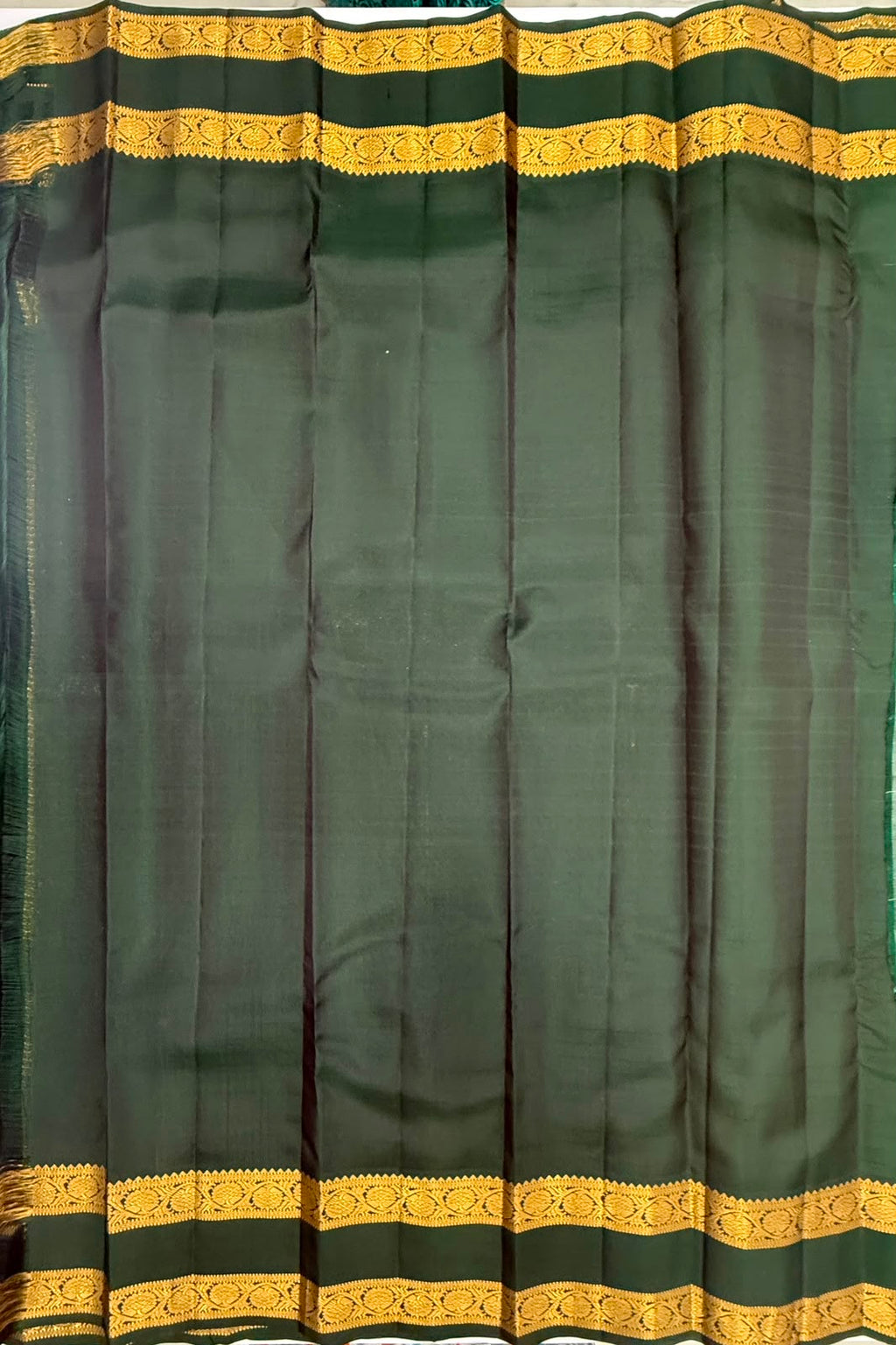 VSM440 - elaichi green color body , bottle green color pallu , blouse.