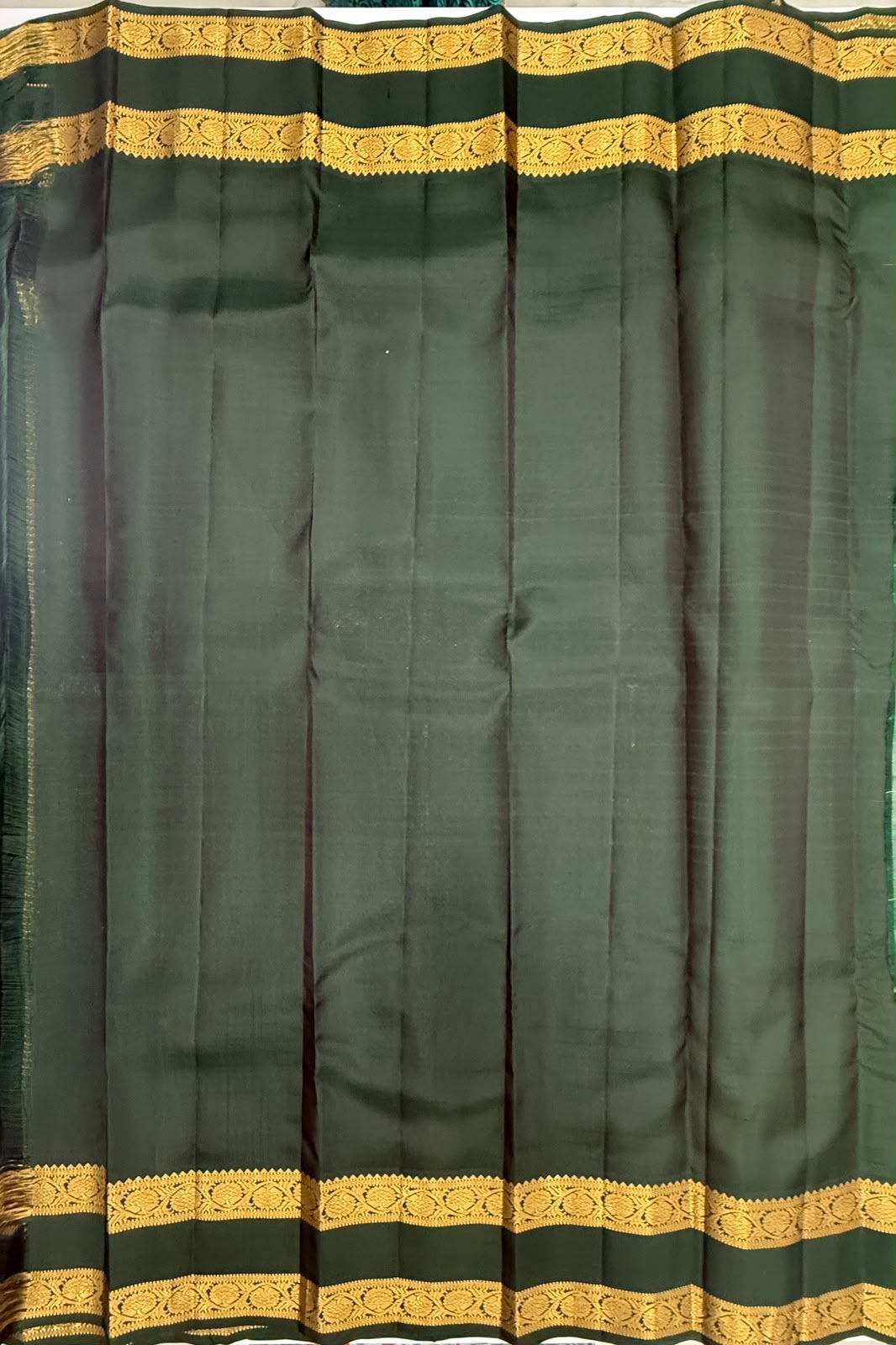 VSM440 - elaichi green color body , bottle green color pallu , blouse.