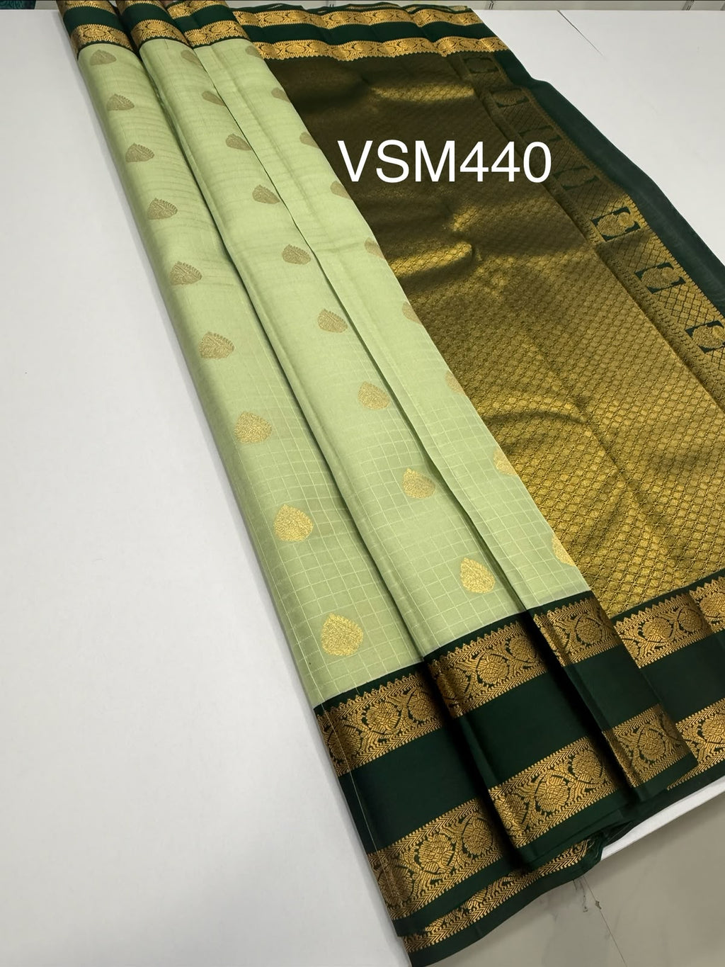 VSM440 - elaichi green color body , bottle green color pallu , blouse.