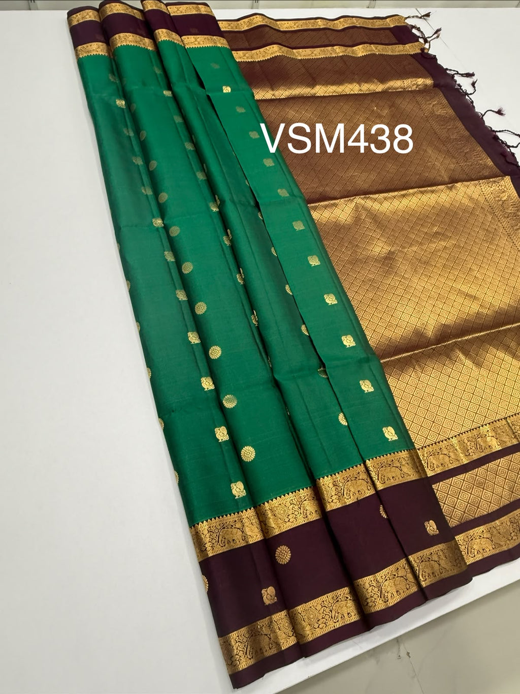 VSM438 - peacock green color body , dark purple color pallu , blouse.