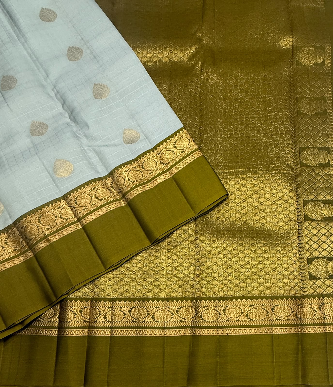 VSM436 - grey color body , dark mehandi color pallu , blouse.