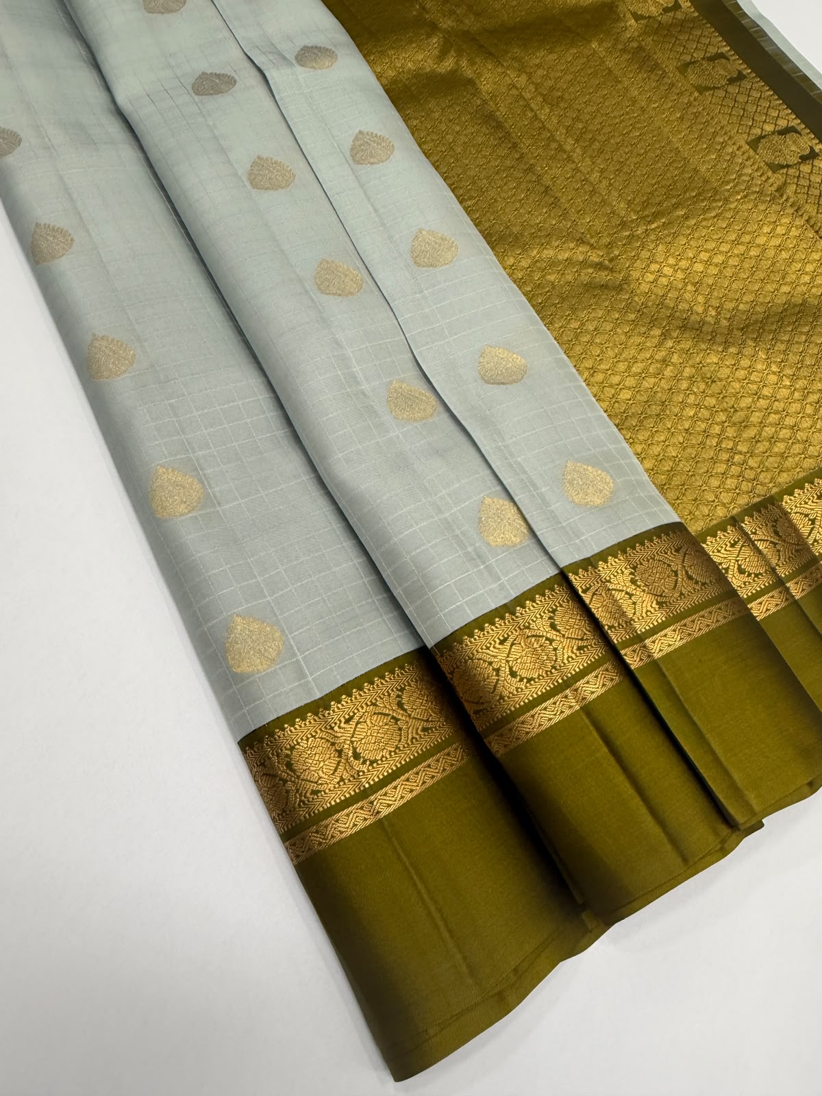 VSM436 - grey color body , dark mehandi color pallu , blouse.